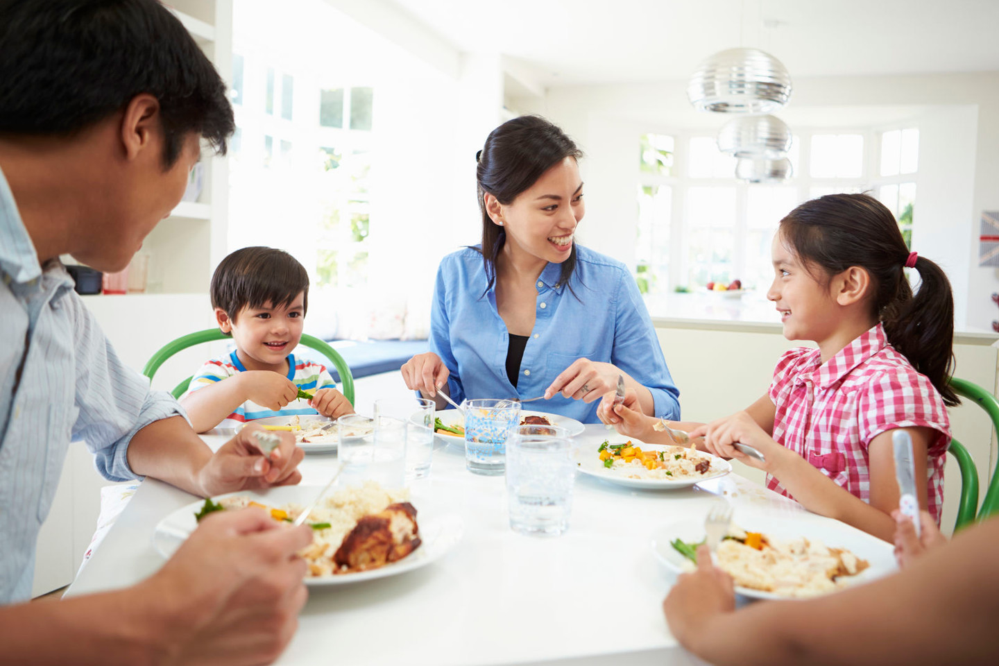 20 questions pour remplacer le « Comment s’est passée ta journée aujourd’hui? » | Article de blogue de Kaleido