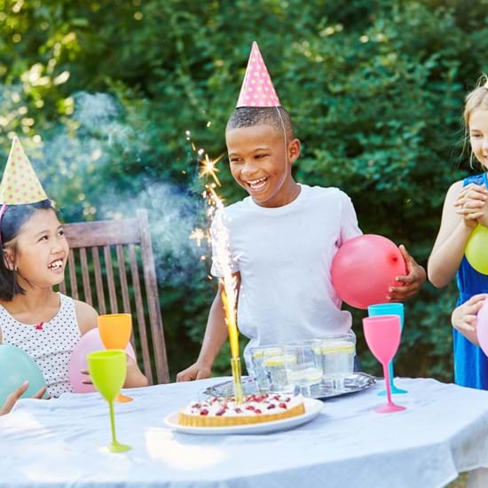 6 idées pour une fête d’enfant maison à petit budget | Article de blogue de Kaleido